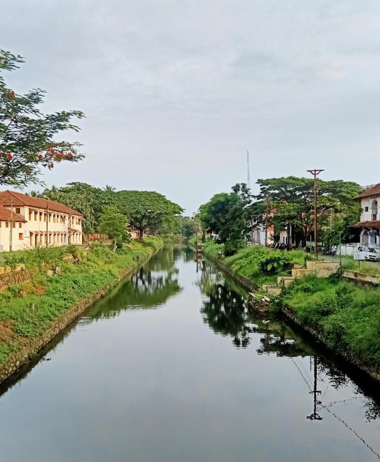 Готель Brooklands Avenue Alappuzha Екстер'єр фото