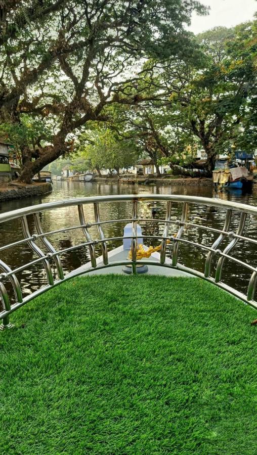 Готель Brooklands Avenue Alappuzha Екстер'єр фото